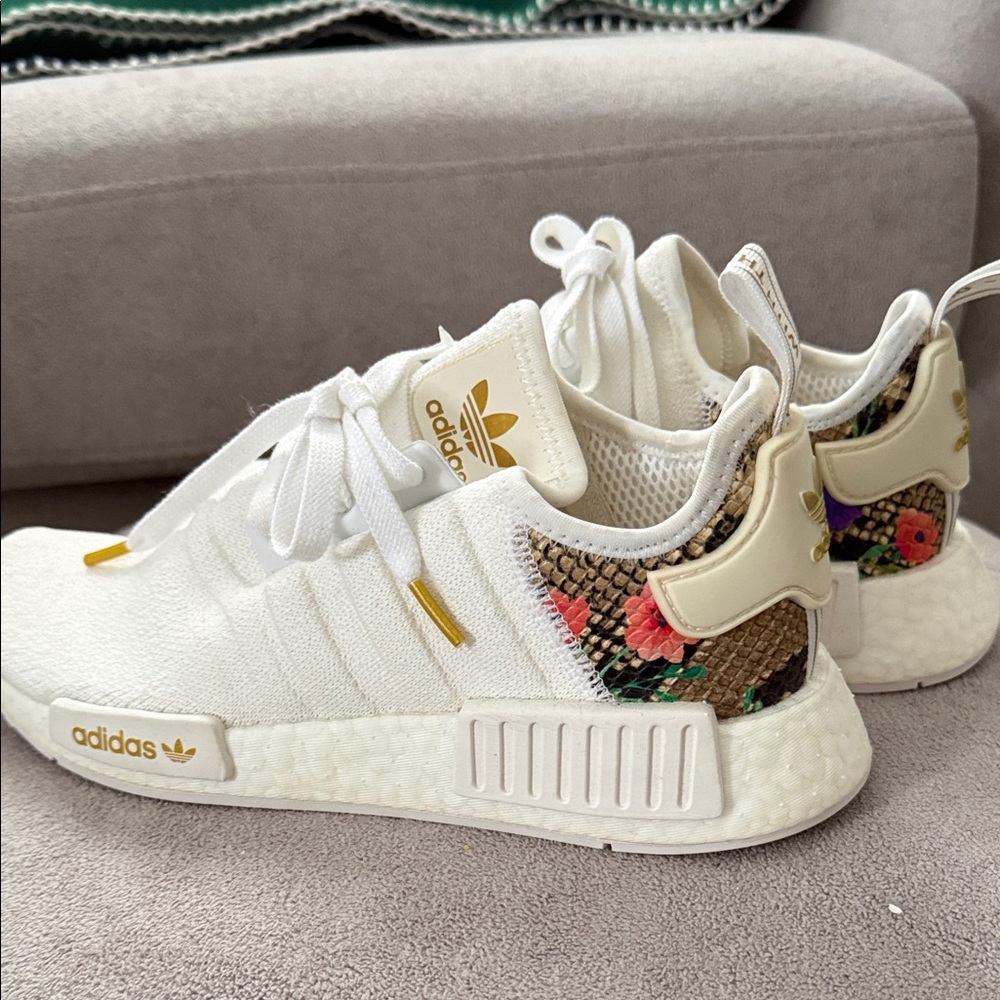 adidas NMD R1  boost floral